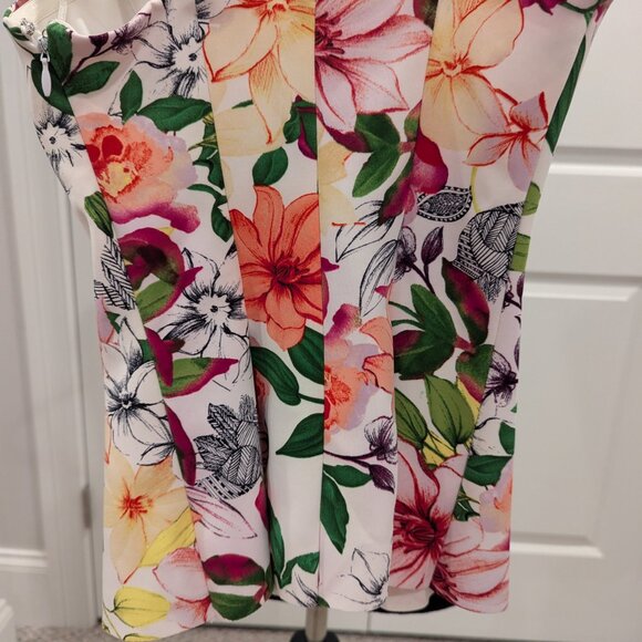 Gorgeous Floral Corset XXS and Pencil skirt XS set from GUESS - Picture 13 of 15